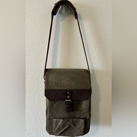 Legacy 2 Bottle Insulated‎ Cooler Picnic Tote Bag (no board or knife set) - Picture 2 of 9